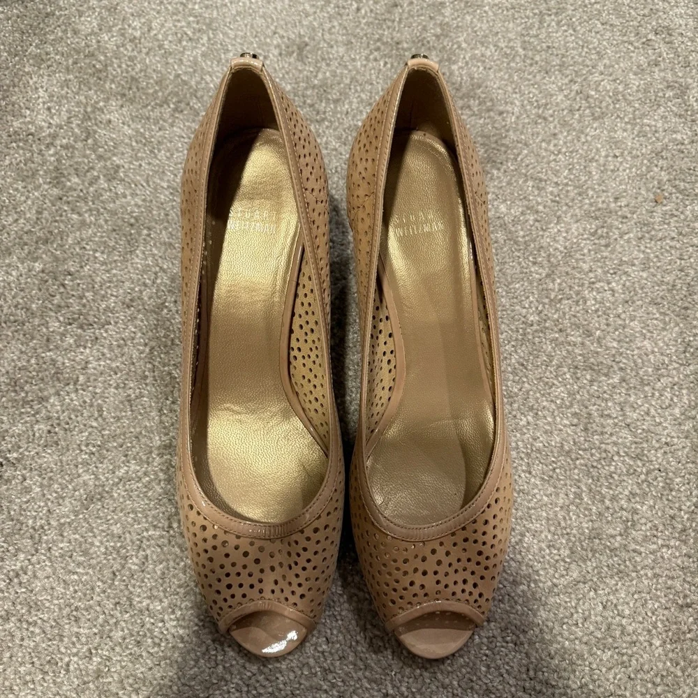 Stuart Weitzman Perfecto Nude Perforated Suede Peep Toe Wedge Pumps Size 11 M - Picture 2 of 10